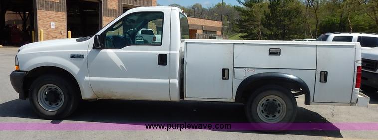 image for item J3962 2003 Ford F250 Super Duty XL utility truck