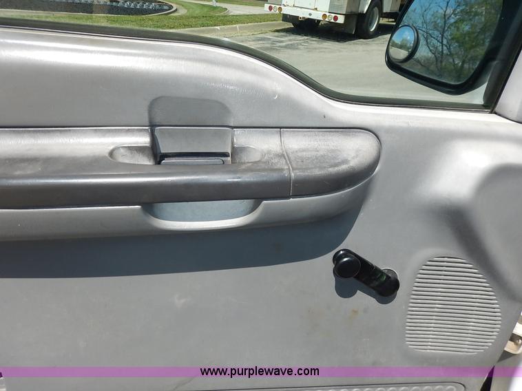 image for item J3962 2003 Ford F250 Super Duty XL utility truck