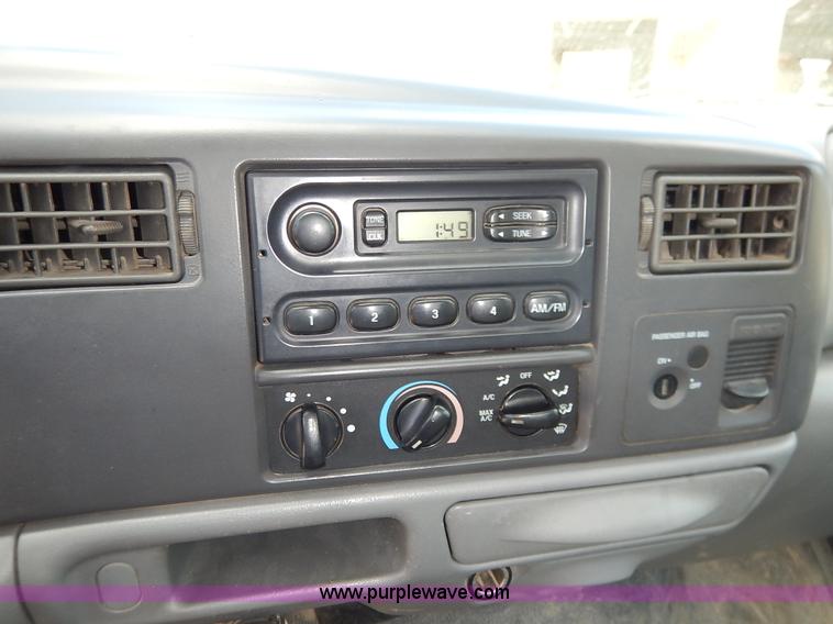 image for item J3962 2003 Ford F250 Super Duty XL utility truck