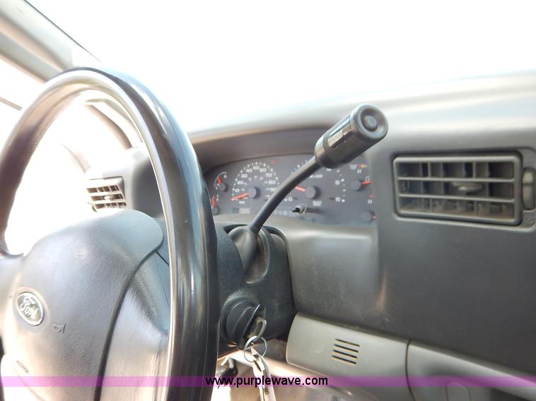image for item J3962 2003 Ford F250 Super Duty XL utility truck