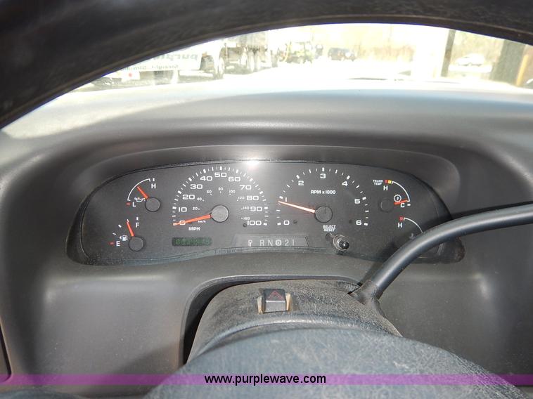 image for item J3962 2003 Ford F250 Super Duty XL utility truck