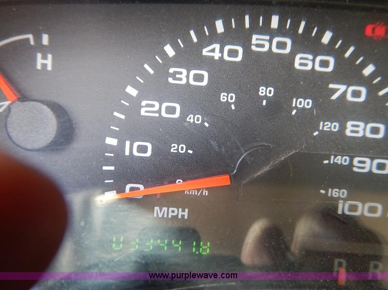 image for item J3962 2003 Ford F250 Super Duty XL utility truck