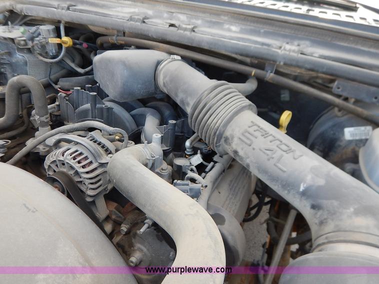 image for item J3962 2003 Ford F250 Super Duty XL utility truck