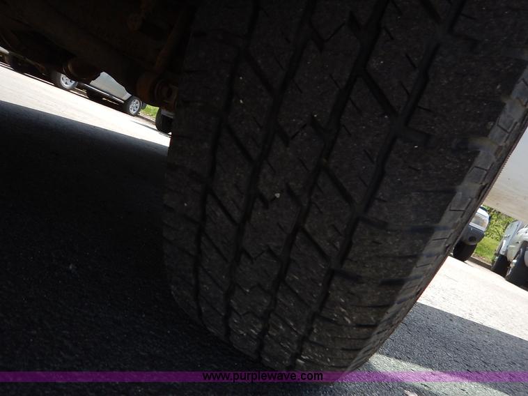 image for item J3962 2003 Ford F250 Super Duty XL utility truck