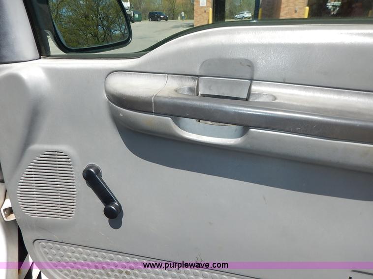 image for item J3962 2003 Ford F250 Super Duty XL utility truck