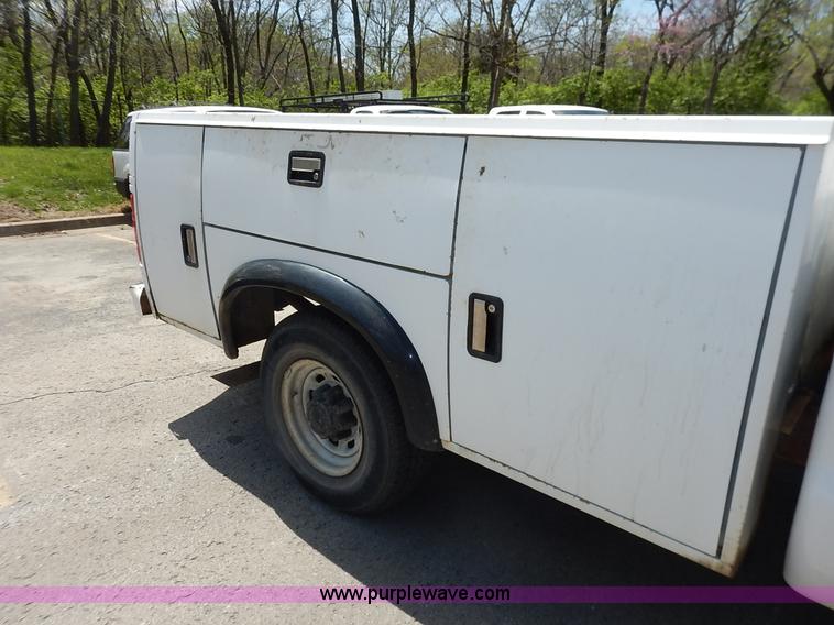 image for item J3962 2003 Ford F250 Super Duty XL utility truck