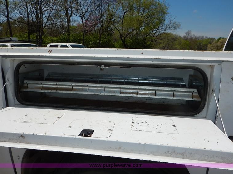 image for item J3962 2003 Ford F250 Super Duty XL utility truck