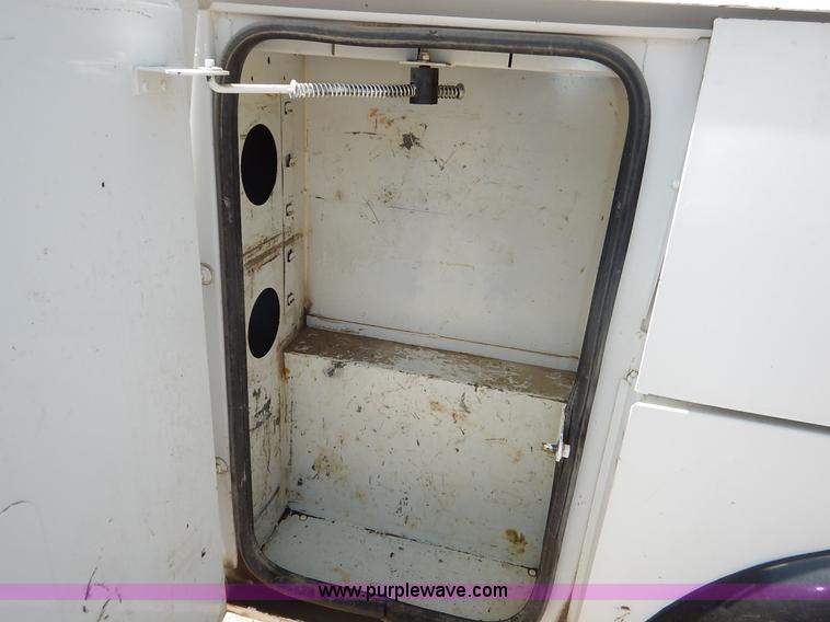 image for item J3962 2003 Ford F250 Super Duty XL utility truck