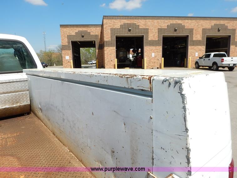 image for item J3962 2003 Ford F250 Super Duty XL utility truck