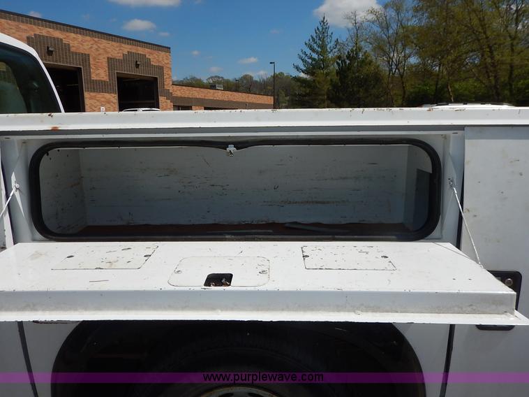 image for item J3962 2003 Ford F250 Super Duty XL utility truck