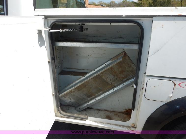 image for item J3962 2003 Ford F250 Super Duty XL utility truck