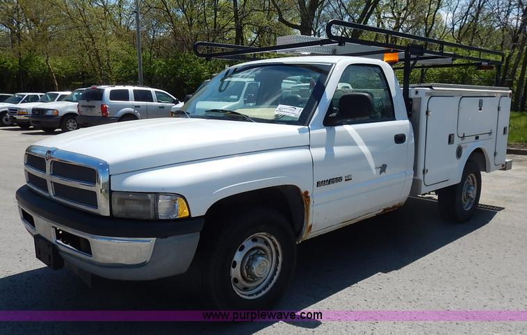 image for item J3964 2001 Dodge Ram 2500 utility truck