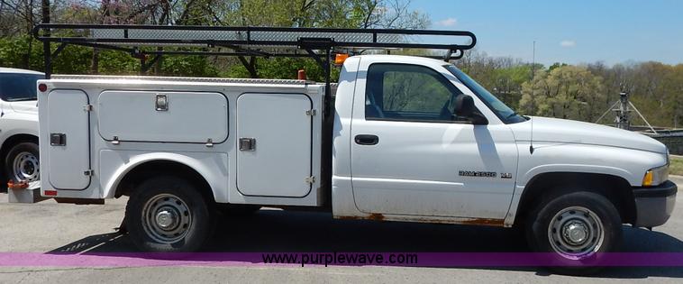 image for item J3964 2001 Dodge Ram 2500 utility truck