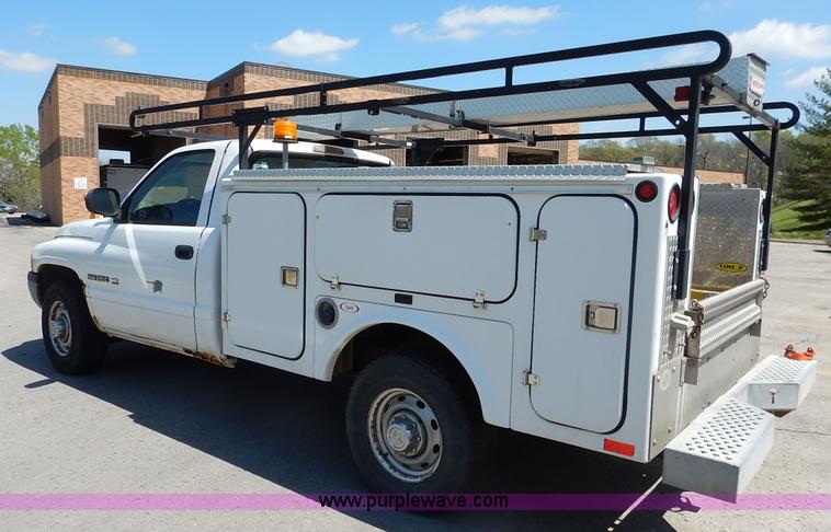 image for item J3964 2001 Dodge Ram 2500 utility truck