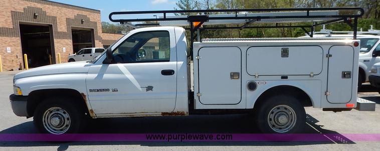 image for item J3964 2001 Dodge Ram 2500 utility truck