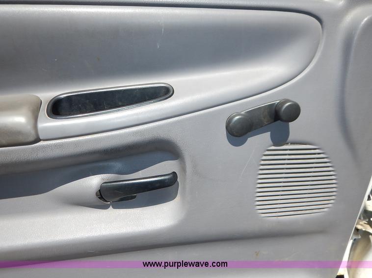 image for item J3964 2001 Dodge Ram 2500 utility truck