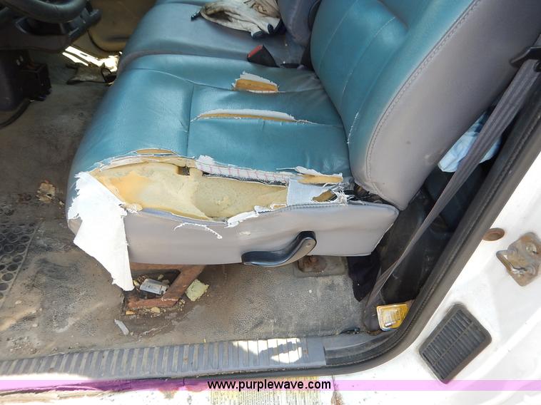 image for item J3964 2001 Dodge Ram 2500 utility truck