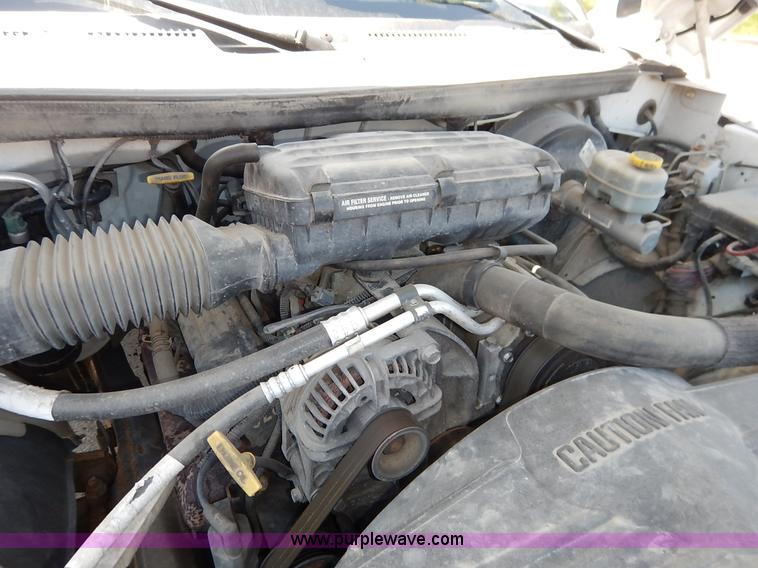 image for item J3964 2001 Dodge Ram 2500 utility truck