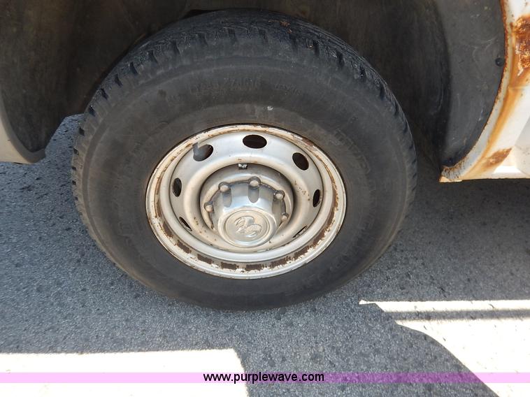 image for item J3964 2001 Dodge Ram 2500 utility truck