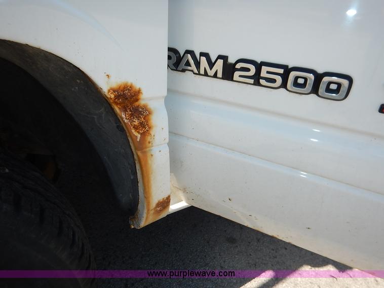 image for item J3964 2001 Dodge Ram 2500 utility truck