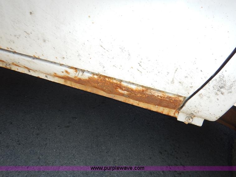 image for item J3964 2001 Dodge Ram 2500 utility truck