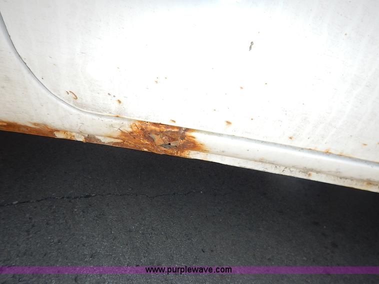 image for item J3964 2001 Dodge Ram 2500 utility truck