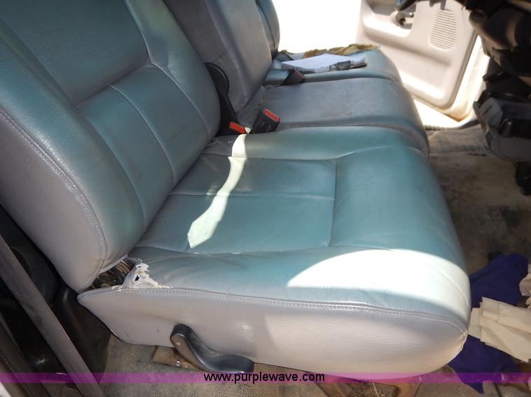 image for item J3964 2001 Dodge Ram 2500 utility truck