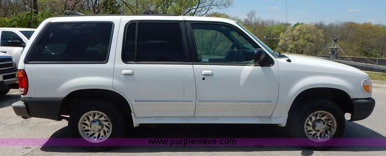 image for item J3965 1999 Ford Explorer SUV