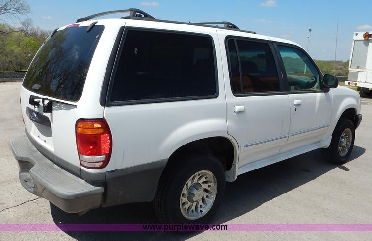 image for item J3965 1999 Ford Explorer SUV
