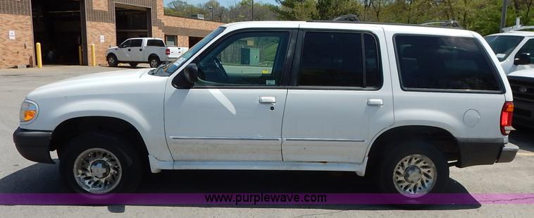 image for item J3965 1999 Ford Explorer SUV
