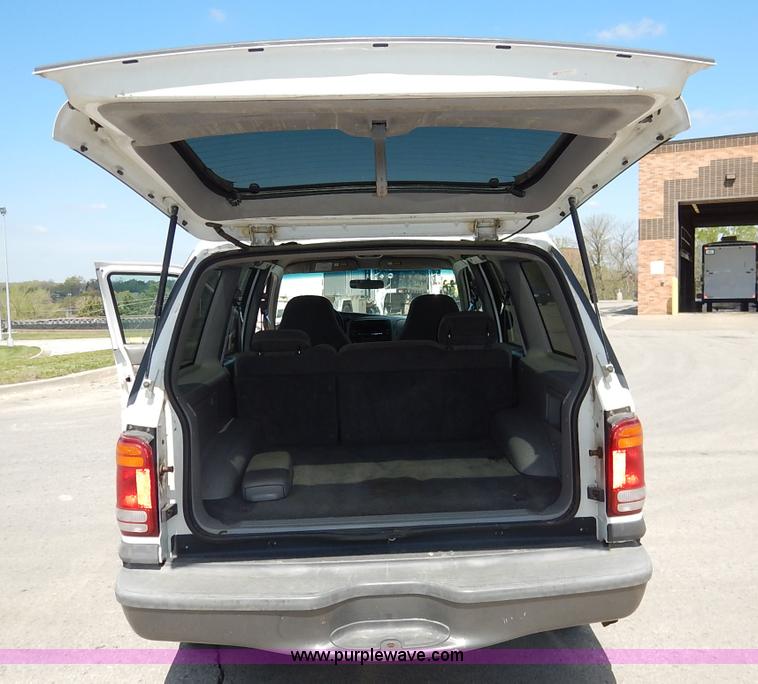 image for item J3965 1999 Ford Explorer SUV