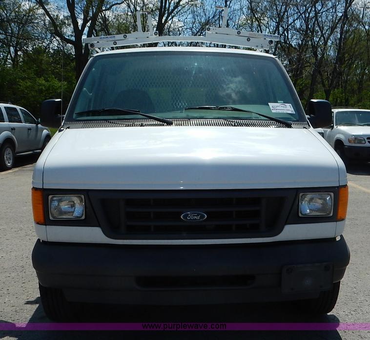 image for item J3966 2003 Ford E250 van