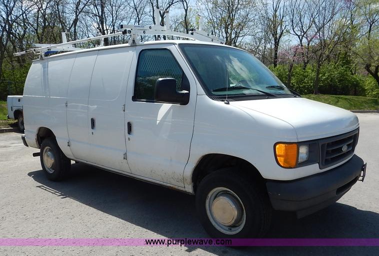 image for item J3966 2003 Ford E250 van