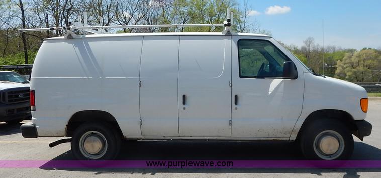 image for item J3966 2003 Ford E250 van