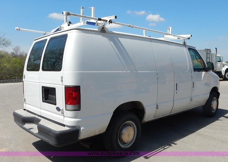 image for item J3966 2003 Ford E250 van