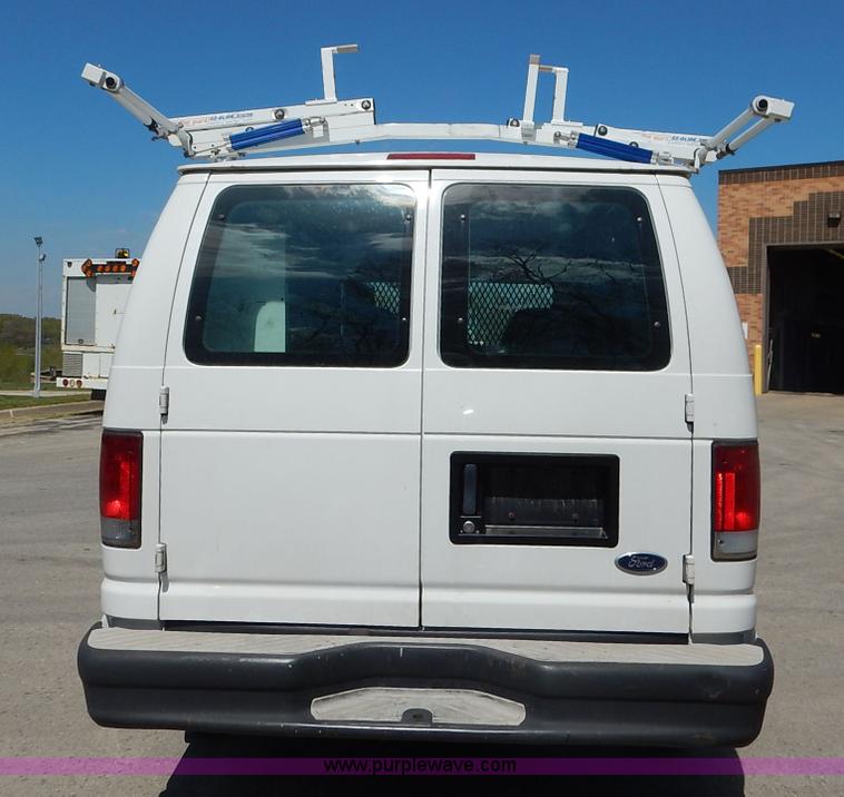 image for item J3966 2003 Ford E250 van