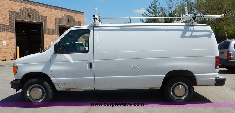 image for item J3966 2003 Ford E250 van
