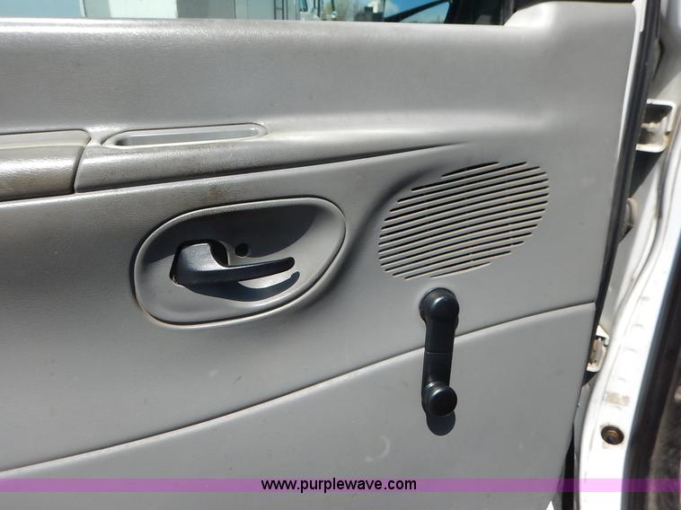 image for item J3966 2003 Ford E250 van
