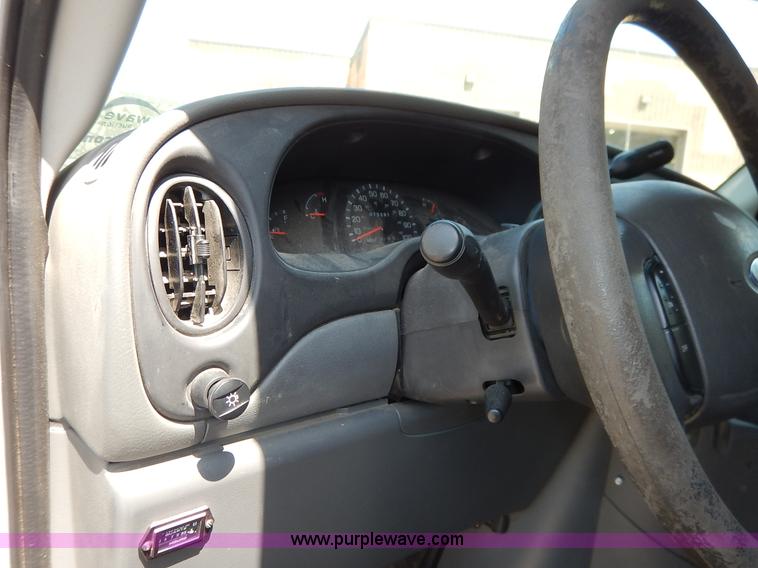 image for item J3966 2003 Ford E250 van