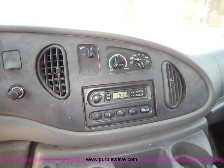 image for item J3966 2003 Ford E250 van