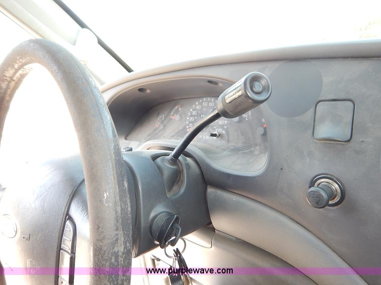 image for item J3966 2003 Ford E250 van