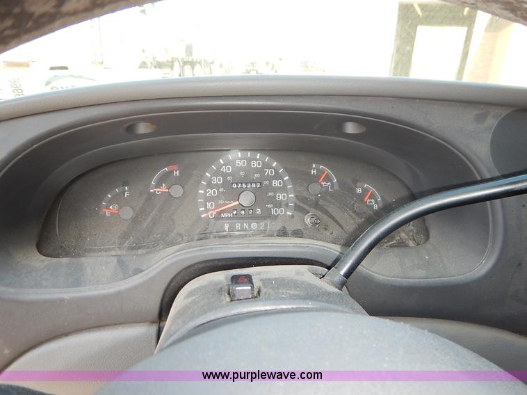 image for item J3966 2003 Ford E250 van