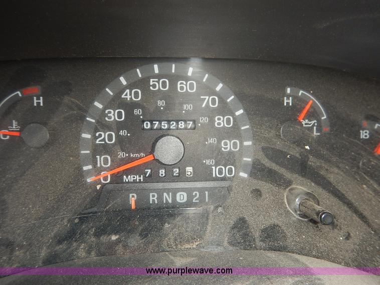 image for item J3966 2003 Ford E250 van