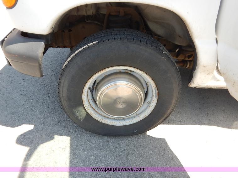 image for item J3966 2003 Ford E250 van