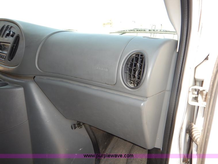 image for item J3966 2003 Ford E250 van