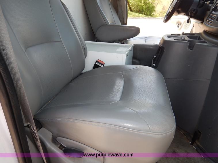 image for item J3966 2003 Ford E250 van