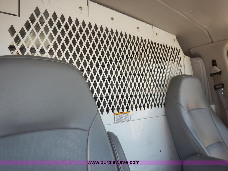 image for item J3966 2003 Ford E250 van