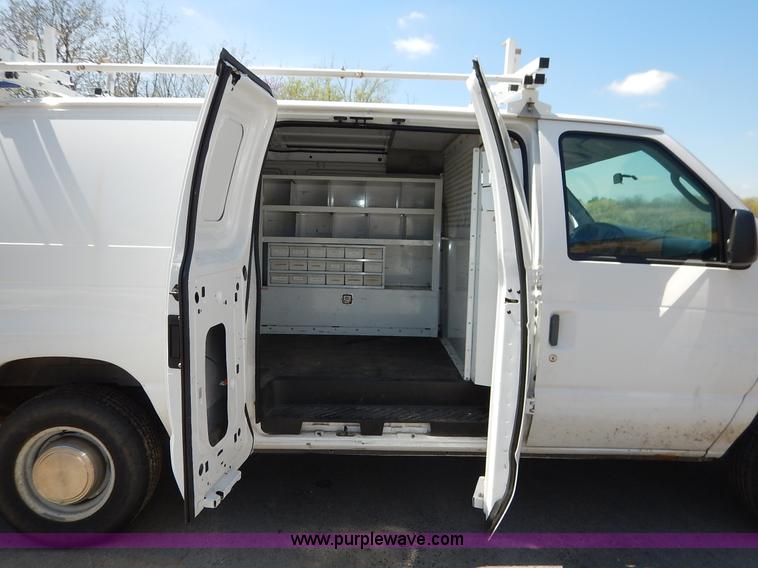 image for item J3966 2003 Ford E250 van
