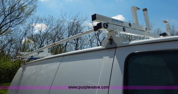 image for item J3966 2003 Ford E250 van