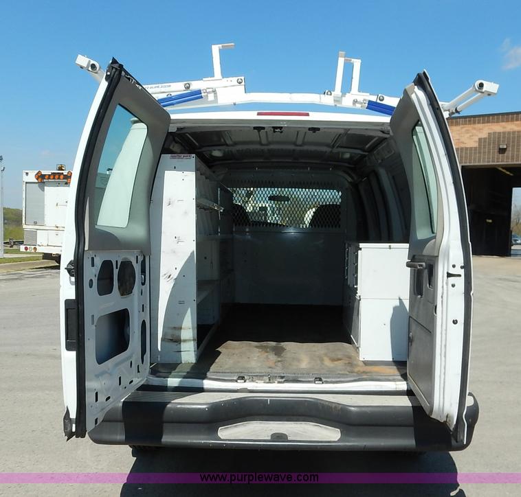 image for item J3966 2003 Ford E250 van
